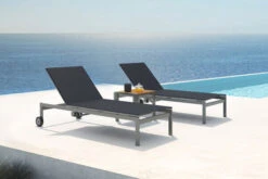 Titelseite 16 OUTFLEXX 2er-Set Rollliege, Schwarz, Edelstahl/Teak, 212x71x36cm, Mit Beistelltisch 45x45cm