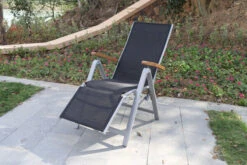 VILLANA Relaxsessel, Silber/schwarz, Alu/Textilene, 66 X 60 X 111 Cm, FSC Akazienholz Armlehnen 13 VILLANA Relaxsessel, Silber/schwarz, Alu/Textilene, 66 X 60 X 111 Cm, FSC Akazienholz Armlehnen -Kettler Verkaufs-Shop 1 19811.jpg