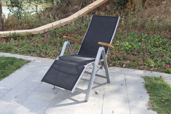 VILLANA Relaxsessel, Silber/schwarz, Alu/Textilene, 66 X 60 X 111 Cm, FSC Akazienholz Armlehnen 7 VILLANA Relaxsessel, Silber/schwarz, Alu/Textilene, 66 X 60 X 111 Cm, FSC Akazienholz Armlehnen – Bild 5