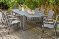 SIENA GARDEN Gomera II/Kingston Esstischgarnitur, Matt Graphit/grau/slate Look, Alu/Teak/Keramik/Texfabric, Tisch 220/340x108 Cm, 8 Stapelsessel