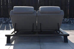 OUTFLEXX Exklusivmodell Blain Doppelliege, Sooty, Alu/Sunbrella, 210 X 144 X 34 Cm, Inkl. Verstellbarer Rückenlehne 15 OUTFLEXX Exklusivmodell Blain Doppelliege, Sooty, Alu/Sunbrella, 210 X 144 X 34 Cm, Inkl. Verstellbarer Rückenlehne -Kettler Verkaufs-Shop 22850 6.jpg