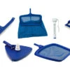 OUTTECH Poolpflege-Set, Weiß/blau, Kunststoff, 6-teilig, Inkl. Bürsten, Kescher Und Thermometer 2 OUTTECH Poolpflege-Set, Weiß/blau, Kunststoff, 6-teilig, Inkl. Bürsten, Kescher Und Thermometer -Kettler Verkaufs-Shop 22921 01.jpg