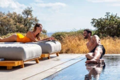 OUTFLEXX Icon Loungeliege, Lead Chine, Alu/Teak/Sunbrella, 213 X 89 X 41 Cm, Inkl. Verstellbarer Rückenlehne -Kettler Verkaufs-Shop 23437 6.jpg