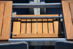 OUTFLEXX Malaga Sitzgruppe, Natur/anthrazit/sooty, FSC-Teak/Edelstahl/Alu/Sunbrella, 150/200x90cm, 6 Sessel, Plattenstärke 20mm, Verstellbare Rückenlehne -Kettler Verkaufs-Shop 28870 16.JPG