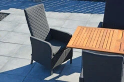 OUTFLEXX Malaga Sitzgruppe, Natur/anthrazit/sooty, FSC-Teak/Edelstahl/Alu/Sunbrella, 150/200x90cm, 6 Sessel, Plattenstärke 20mm, Verstellbare Rückenlehne -Kettler Verkaufs-Shop 28870 18.JPG