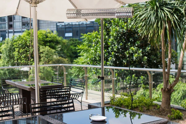 OUTTECH Moon Heizstrahler, Silber, Alu, 78 X 12,6 X 13,6 Cm, Staubdicht Und Wassergeschützt, Fernbedienung Mit 2 Stufen 4 OUTTECH Moon Heizstrahler, Silber, Alu, 78 X 12,6 X 13,6 Cm, Staubdicht Und Wassergeschützt, Fernbedienung Mit 2 Stufen – Bild 2