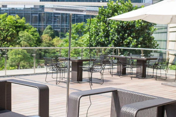 OUTTECH Moon Heizstrahler, Silber, Alu, 78 X 12,6 X 13,6 Cm, Staubdicht Und Wassergeschützt, Fernbedienung Mit 2 Stufen 5 OUTTECH Moon Heizstrahler, Silber, Alu, 78 X 12,6 X 13,6 Cm, Staubdicht Und Wassergeschützt, Fernbedienung Mit 2 Stufen – Bild 3