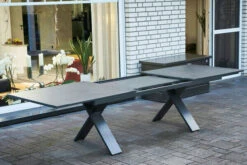 HARTMAN Sondermodell Xanadu / Alice Comfort Set, Xerix/anthrazit, Alu/Glaskeramik, 6 Stapelsessel, 220/280x100cm 15 HARTMAN Sondermodell Xanadu / Alice Comfort Set, Xerix/anthrazit, Alu/Glaskeramik, 6 Stapelsessel, 220/280x100cm -Kettler Verkaufs-Shop 6 21116.jpg