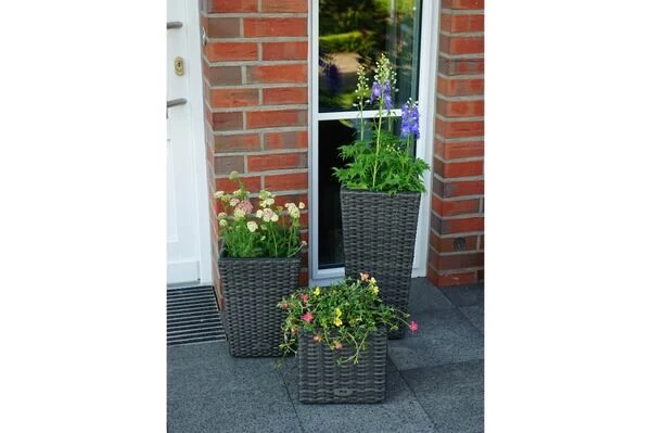 Ploß Rocking Pflanzgefäß, Grau/braun-meliert, Polyrattan, Konisch, 28x28x60 Cm, Kunststoffeinsatz 9 Ploß Rocking Pflanzgefäß, Grau/braun-meliert, Polyrattan, Konisch, 28x28x60 Cm, Kunststoffeinsatz – Bild 7